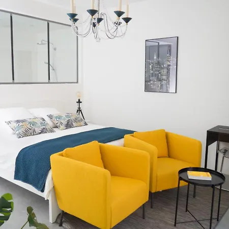 Au Jardin Des Vennes Bed & Breakfast *