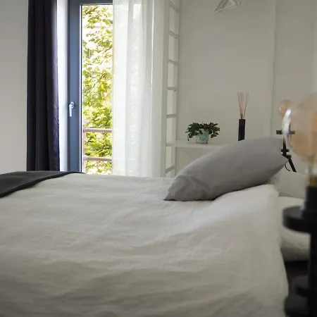 Au Jardin Des Vennes Bed & Breakfast